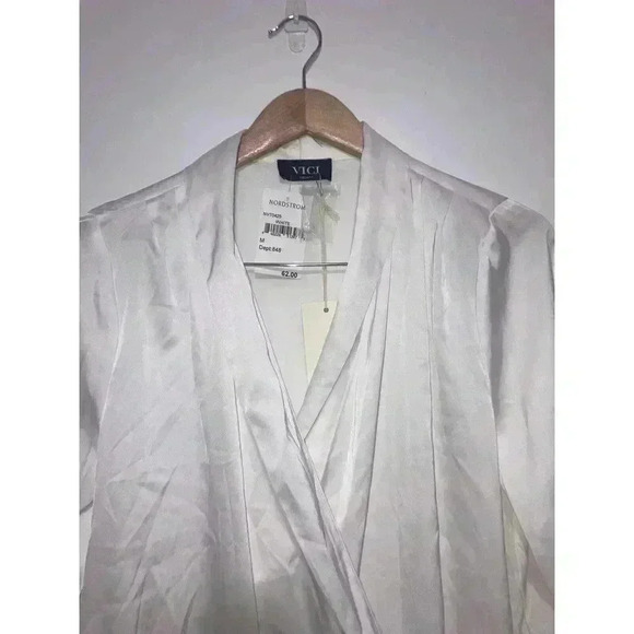 Vici x Fate Satin Wrap Blouse White Size M NO BELT - Picture 3 of 12
